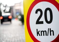 Predlog, ki razburja: omejitev hitrosti bi znižali na le 20 km/h