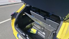 Megabox (poglobitev pod dnom prtljažnika) je postal Giga box s 145 litri prostora. Uporaban zadevica, posebaj, ko je treba prevažati višje predmete