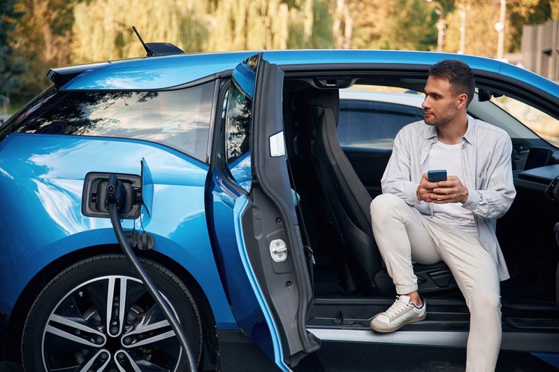 Razmišljate o nakupu električnega avtomobila? 3 stvari, ki jih morate vedeti o novi finančni priložnosti, da si olajšate skok v zeleno mobilnost