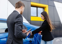 Razmišljate o nakupu električnega avtomobila? 3 stvari, ki jih morate vedeti o novi finančni priložnosti, da si olajšate skok v zeleno mobilnost
