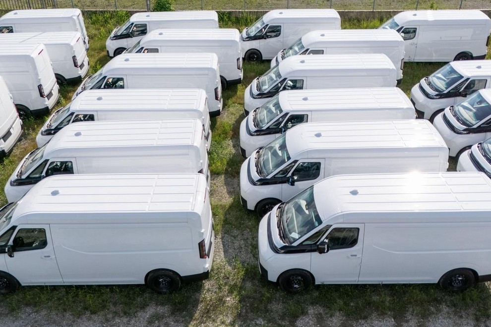 Skoraj petino slabša prodaja dostavnikov, v rdečih številkah tudi vodilne znamke