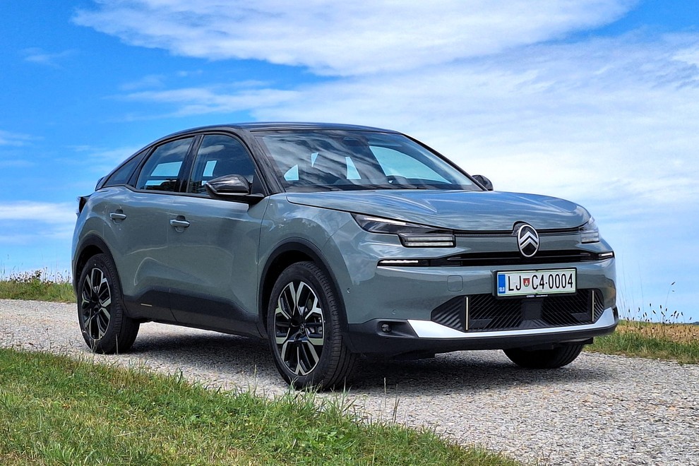 Test: Citroën C4 Hybrid 145 Business – Ponovno vstajenje