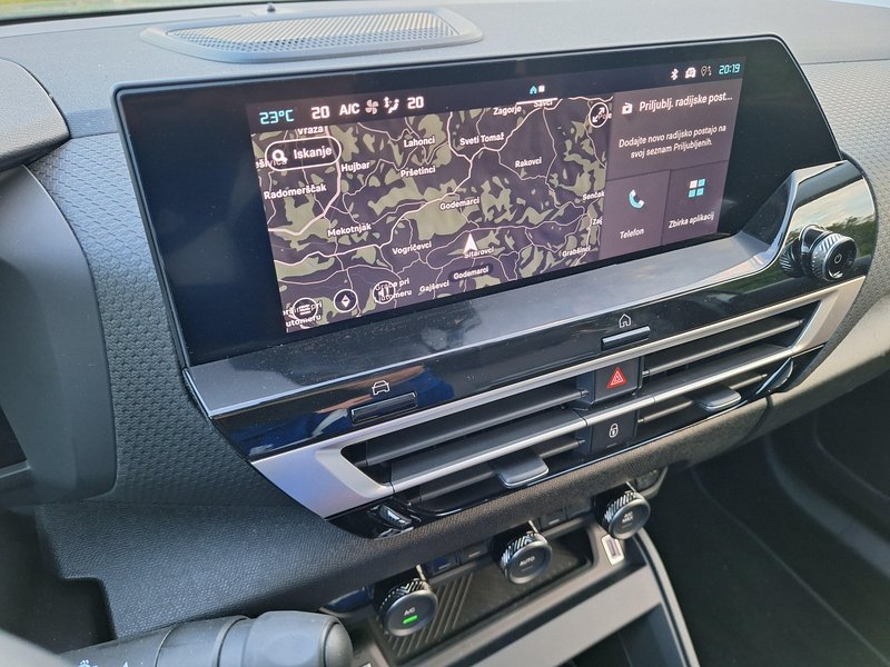 Test: Citroën C4 Hybrid 145 Business – Ponovno vstajenje