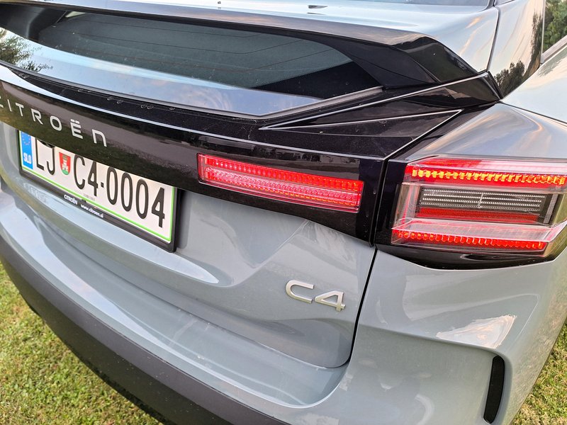 Test: Citroën C4 Hybrid 145 Business – Ponovno vstajenje