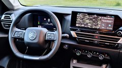 Test: Citroën C4 Hybrid 145 Business – Ponovno vstajenje