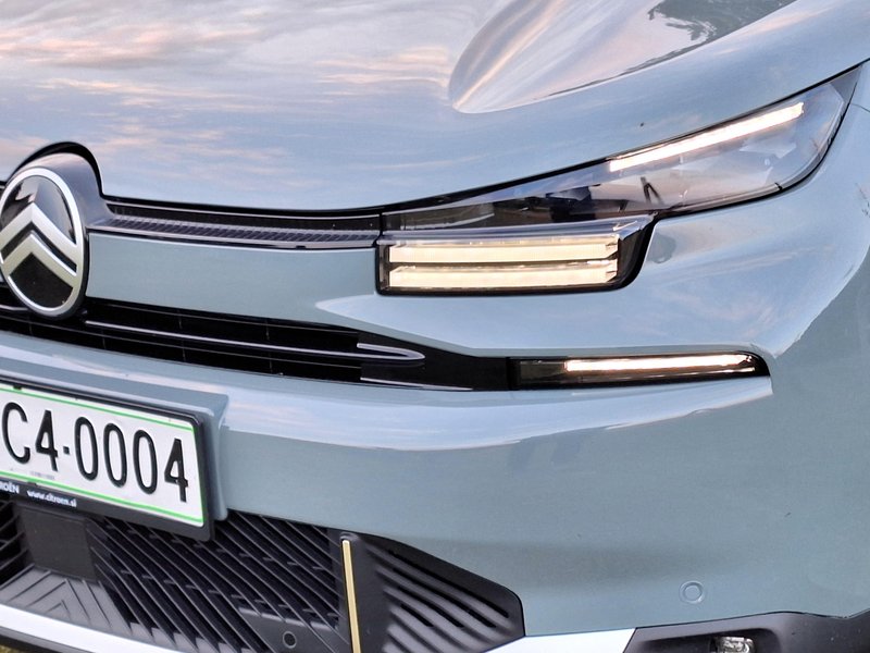 Test: Citroën C4 Hybrid 145 Business – Ponovno vstajenje