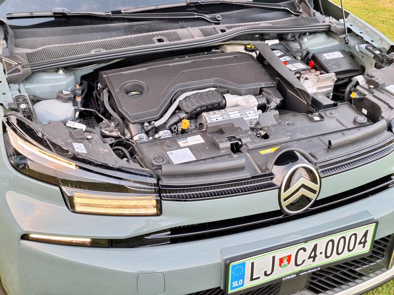 Test: Citroën C4 Hybrid 145 Business – Ponovno vstajenje