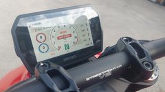 Rdeče in črno ali vaja iz dvojine (vzporedni test - BMW F900 R in Ducati Streetfighter V2S)