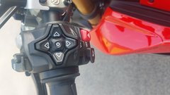 Rdeče in črno ali vaja iz dvojine (vzporedni test - BMW F900 R in Ducati Streetfighter V2S)