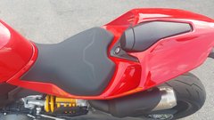 Rdeče in črno ali vaja iz dvojine (vzporedni test - BMW F900 R in Ducati Streetfighter V2S)