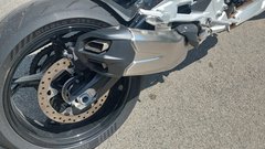 Rdeče in črno ali vaja iz dvojine (vzporedni test - BMW F900 R in Ducati Streetfighter V2S)