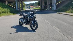 Rdeče in črno ali vaja iz dvojine (vzporedni test - BMW F900 R in Ducati Streetfighter V2S)