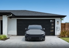 Se Tesla umika iz avtomobilske industrije? To so zlovešče napovedi nekdanjega izvršnega direktorja