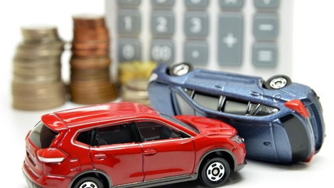 Avtomobil je poškodovan, škoda prijavljena, denarja od zavarovalnice pa od nikoder