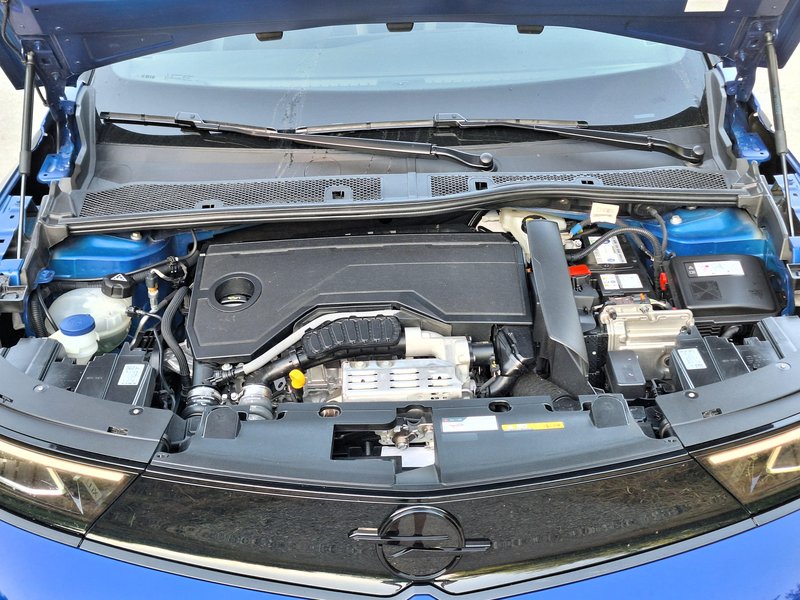 Test: Opel Mokka 1.2 Turbo Hybrid 48V GS– Ples številk in izračunov