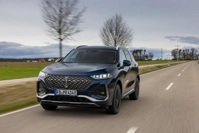 Avtomobilski velikani tožijo spletne ustvarjalce in to uspešno. Preverite kakšne kazni bodo morali plačati "vplivneži"