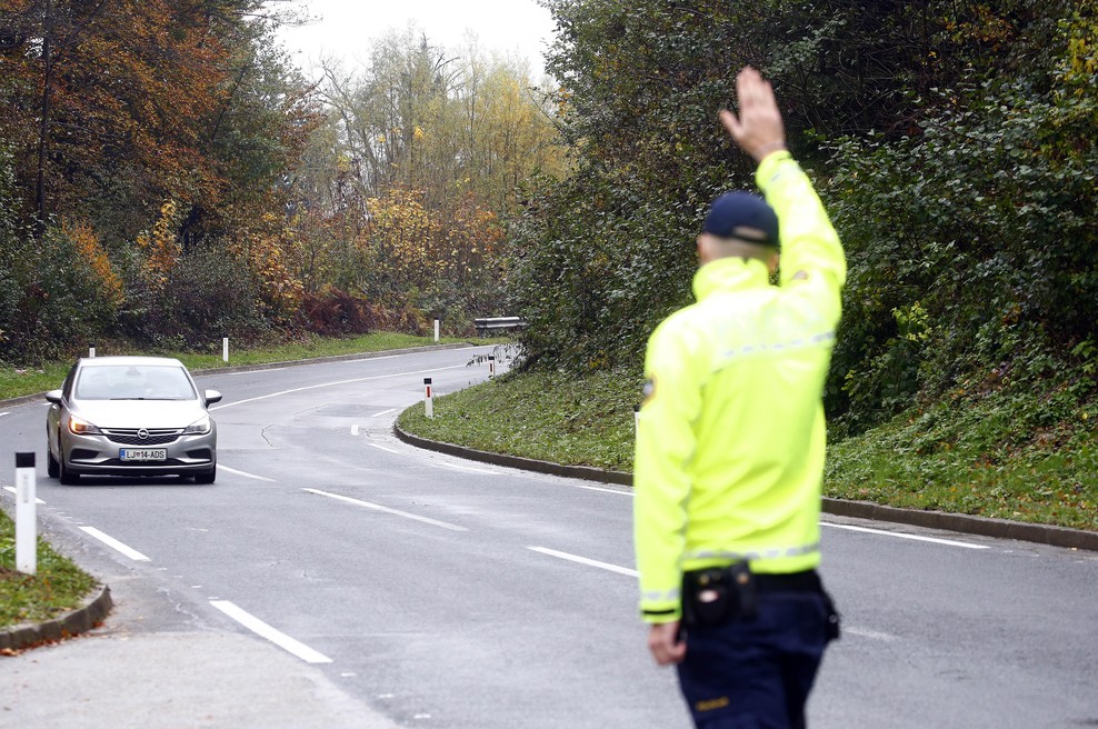 Zaskrbljujoče število kršitev, ki so jih v zadnjih dveh preventivnih akcijah zabeležili policisti. Najbolj pogoste pa ... (foto: Borut Živulović/BoBo)