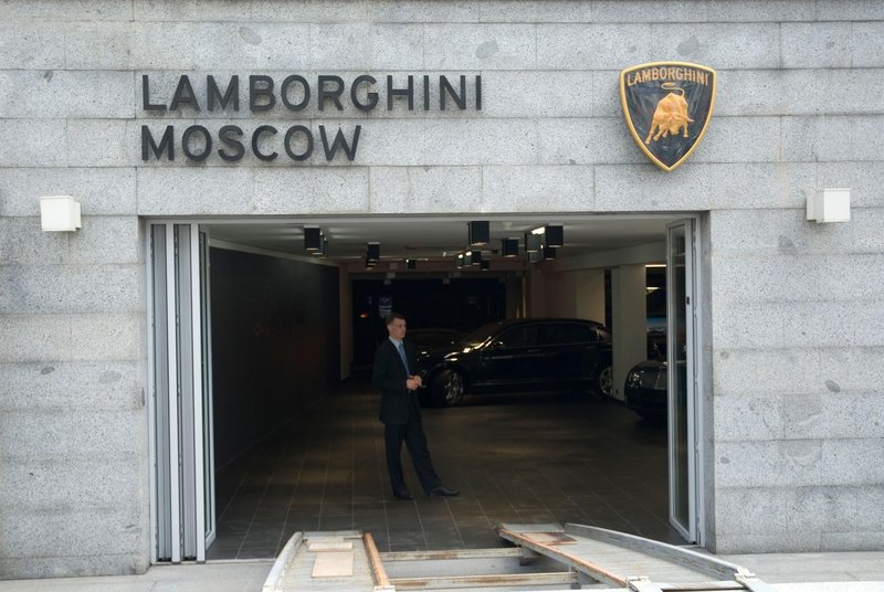Kljub sankcijam je v Rusiji vse več zahodnih luksuznih avtomobilov