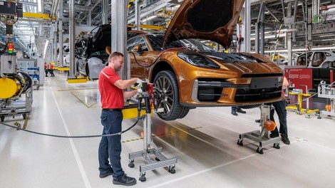 Ne šest ali osem, ne deset ali dvanajst, pri Porscheju so patentirali 18-valjni motor