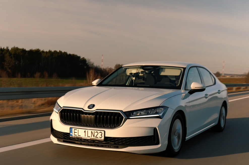Dizelska Škoda Superb z neverjetnim dosežkom - tega ne morejo "posekati" nobeni hibridi, kaj šele električni avtomobili (foto: Škoda)