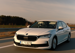 Dizelska Škoda Superb z neverjetnim dosežkom - tega ne morejo "posekati" nobeni hibridi, kaj šele električni avtomobili