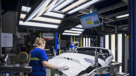 Volkswagen ustavlja proizvodnjo dveh modelov, v večih tovarnah pa skrajšal delovni čas. To so razlogi