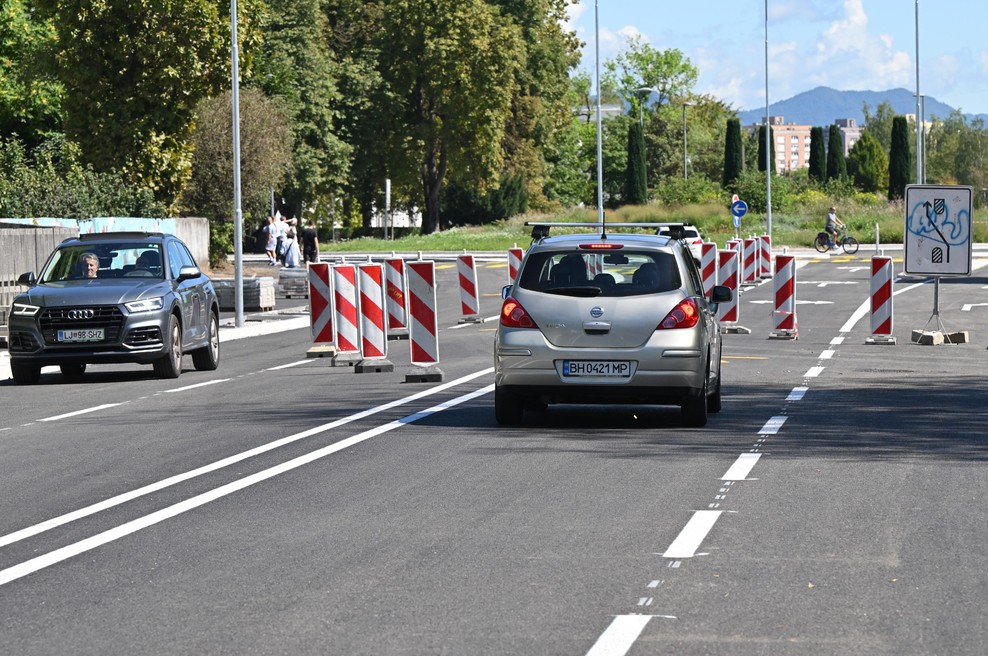 Tik pred prazniki zapirajo krožišče Žale. To je režim, ki bo vladal na tem območju (foto: Žiga Živulović/BoBo)