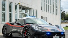 Italijanski karabinjerji so vzeli v službo dva nova superšportnika
