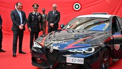 Italijanski karabinjerji so vzeli v službo dva nova superšportnika