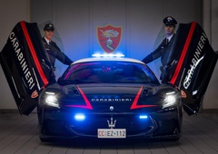 Italijanski karabinjerji so vzeli v službo dva nova superšportnika