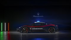 Italijanski karabinjerji so vzeli v službo dva nova superšportnika