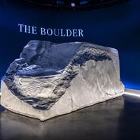 Za rojstni dan so ga vklesali v kamen…ne brez razloga