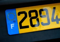 Od prihodnjega leta v veljavi tudi rožnate registrske tablice