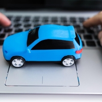 Pri sosedih so po novem nekateri avtomobili "napol zastonj", a vse skupaj je povzročilo pravi kaos