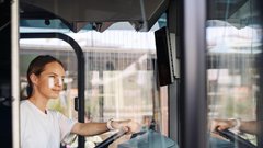 Odslej mladostniki za volanom tovornjakov in avtobusov