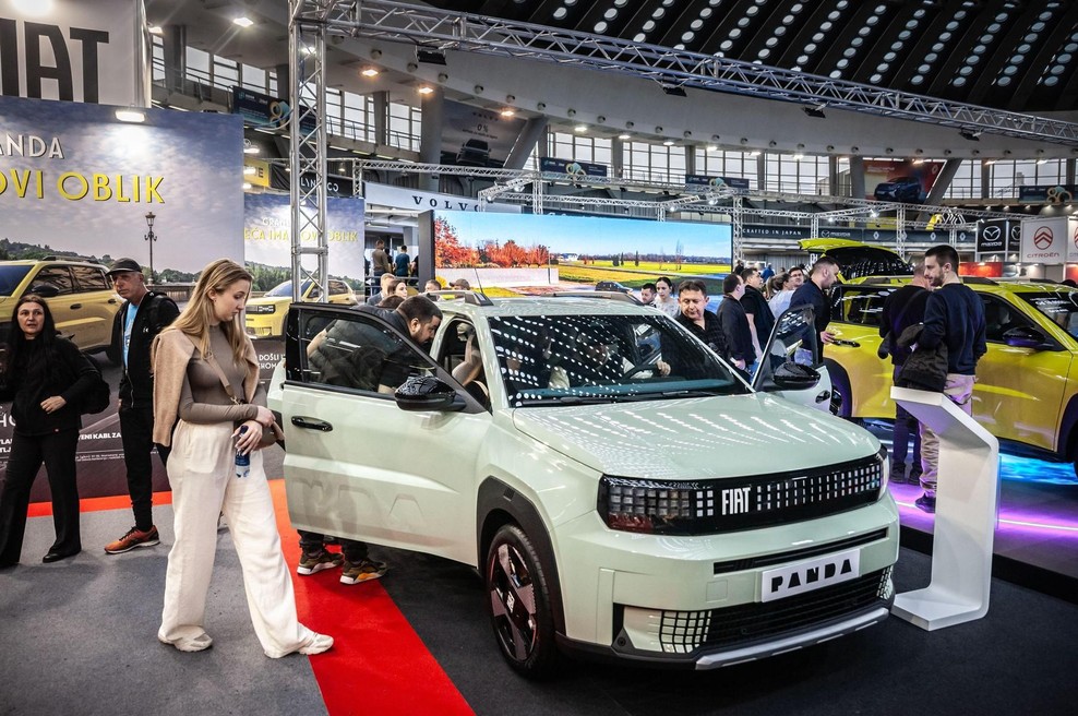 Izredne razmere v kragujevškem Fiatu, pomoč prihaja z vsega sveta (foto: Profimedia)