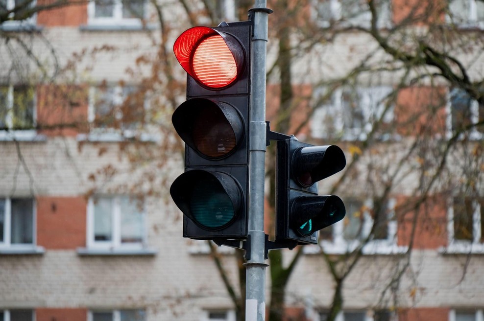 Prometni inženirji predstavili osupljiv predlog: semaforji potrebujejo četrto luč - belo luč! (Razkrili tudi njen pomen) (foto: Profimedia)