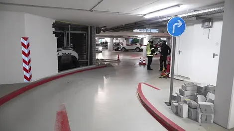 Porsche 911 - nesreča v garažni hiši