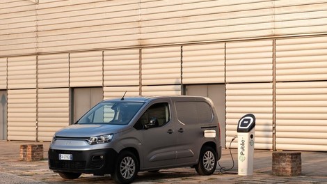 Fiatov dostavnik Doblo jih je obrnil petindvajset