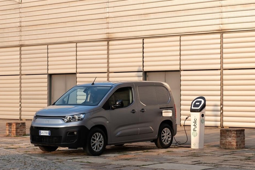 Fiatov dostavnik Doblo jih je obrnil petindvajset