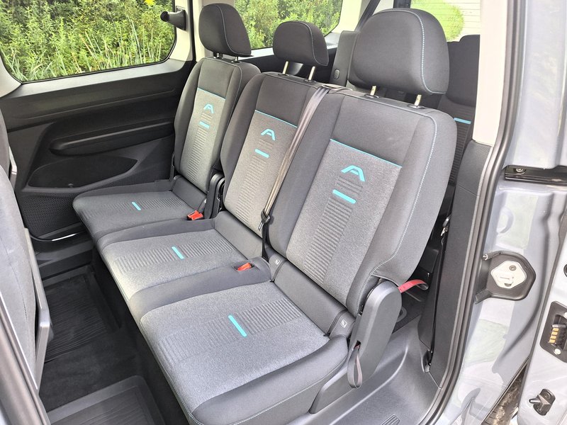 Test: Ford Tourneo Connect EcoBoost PHEV Active - Petdeset odtenkov uporabnosti