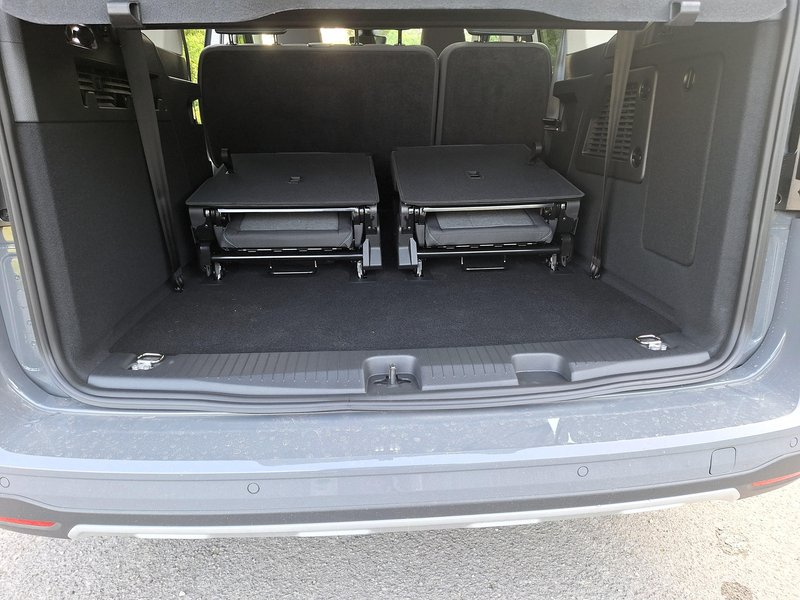 Test: Ford Tourneo Connect EcoBoost PHEV Active - Petdeset odtenkov uporabnosti