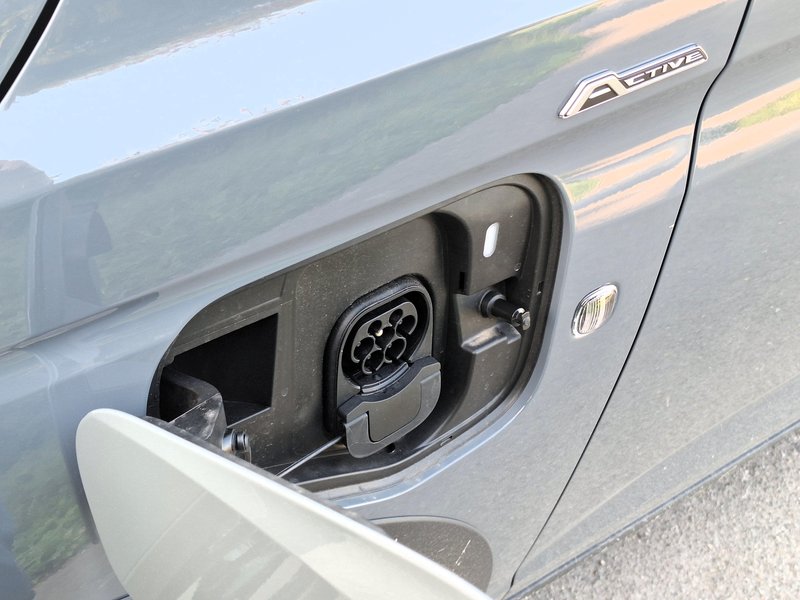 Test: Ford Tourneo Connect EcoBoost PHEV Active - Petdeset odtenkov uporabnosti