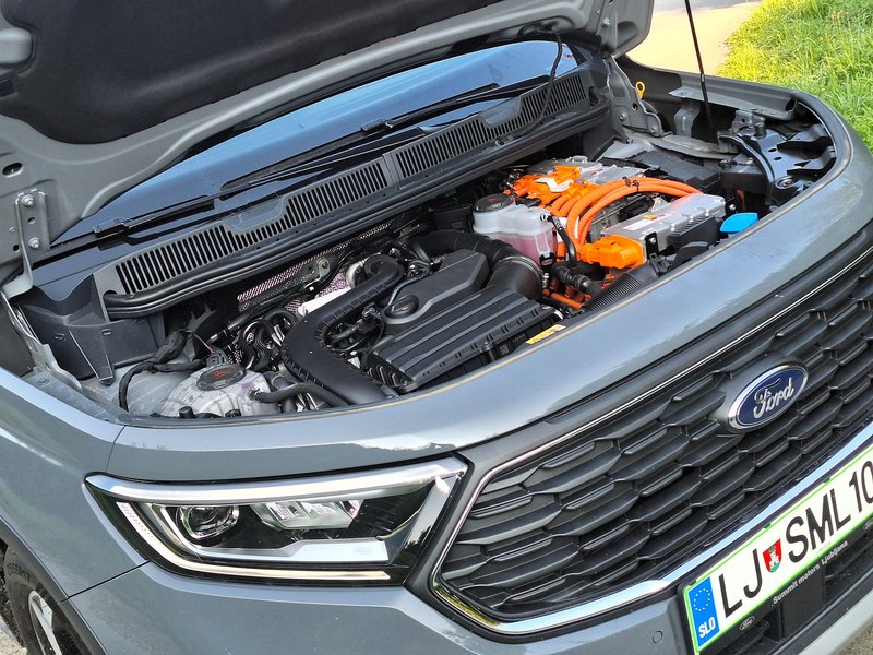 Test: Ford Tourneo Connect EcoBoost PHEV Active - Petdeset odtenkov uporabnosti