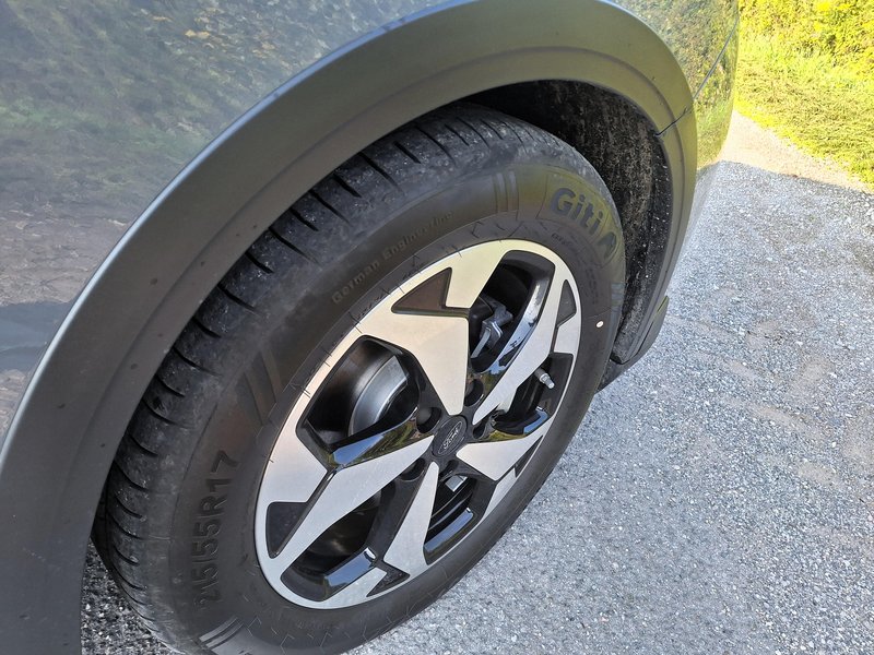 Test: Ford Tourneo Connect EcoBoost PHEV Active - Petdeset odtenkov uporabnosti