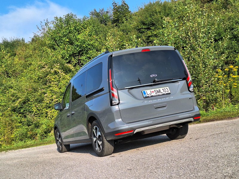 Test: Ford Tourneo Connect EcoBoost PHEV Active - Petdeset odtenkov uporabnosti