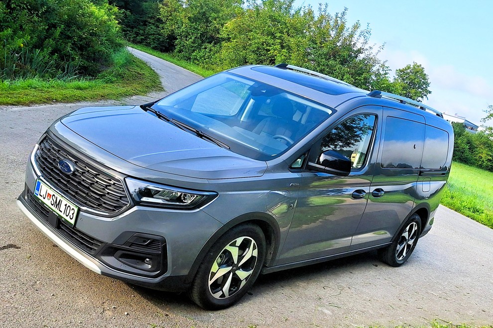 Test: Ford Tourneo Connect EcoBoost PHEV Active - Petdeset odtenkov uporabnosti
