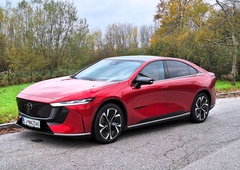 Novo v Sloveniji: Mazda 6e – Lastovka je preklopila na elektriko