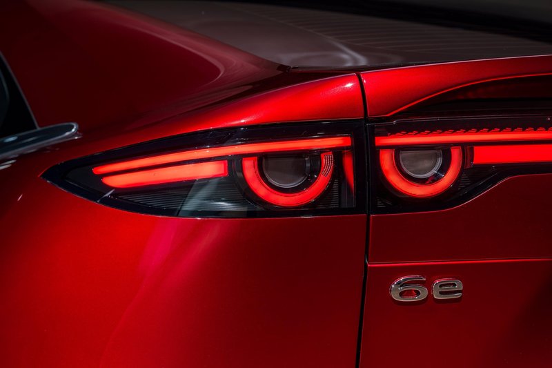 Novo v Sloveniji: Mazda 6e – Lastovka je preklopila na elektriko