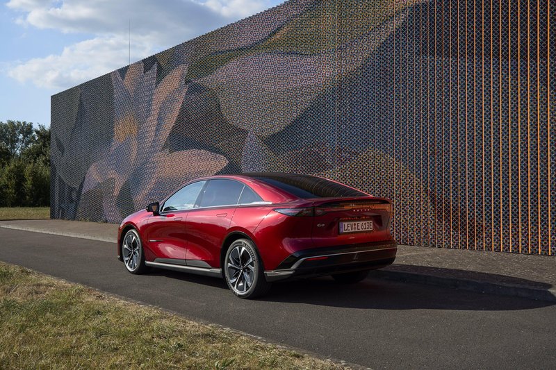 Novo v Sloveniji: Mazda 6e – Lastovka je preklopila na elektriko